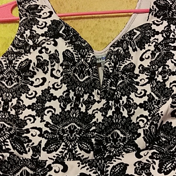 Dress - Picture 2 of 3